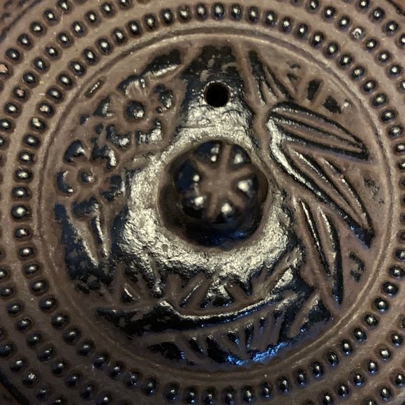 Japanese Tetsukyusu Cast Iron Teapot (鉄急須 iron teapot) - Arare Pattern - Picture 6 of 10